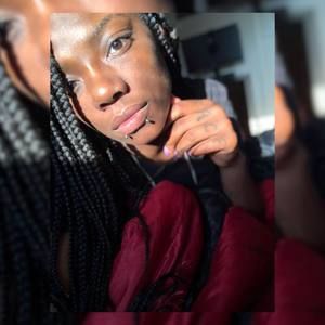 Meet your Posher, Valeisha